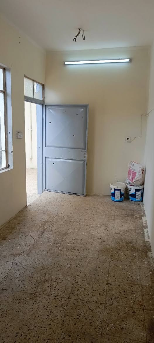 دار للايجار حي الساهرون
 بالقرب من اسواق عيسى 
مساحة الدار 100متر 
غرف نوم هول حمام  مطبخ استقبال 
للاستفسار الاتصال على الرقم 
***********
