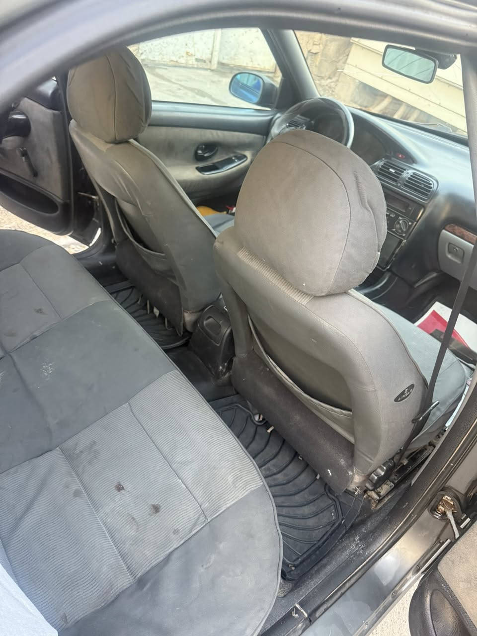 سلام عليكم بيجوفرنسي 406 البيع موديل 2001 مصبوغه جماليه  مكينه وكير خير من الله تبريد ثلج كهربايات كله شغاله مكان السياره بغداد الجديده السعر (50) وبيه مجال رقم الهاتف***********
