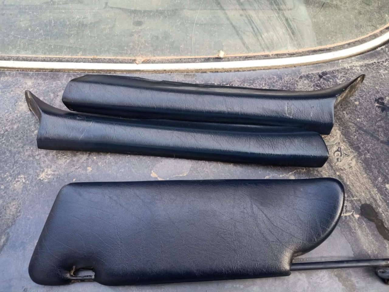 السلام عليكم دشبول مال جامنبوا 91 ديكور امامي هو والشمسيات كفرات تكم الامامي والوسطي مال حزام  وكفرات خلفية 
غرفة صندوق زولية يدات نيكل ابواب داخلية واكو نواعم لاتصال ***********
