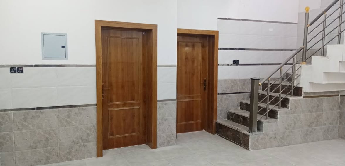 بيت للبيع ١٣٠ متر طابقين بناء جديد درجة اولى
العنوان كربلاء شارع جامعة أهل البيت عليهم السلام
البيت قريب من الشارع العام موقع مميز
الخدمات ماء ومجاري وتبليط كهرباء عرض الشارع ١٠متر
للاستفسار الاتصال ***********
التفاصيل البيت طابقين ٣ غرف نوم مطبخ وصالة فوق وجوة حمام عدد ٣ استقبال
السعر ٢٦٠ مليون كربلاء, العراق
