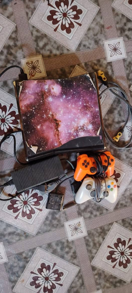 للبيع Xbox 360 مهكر 🎮 بي أكثر من 300 لعبة 🎮وياء ثنين يدات مكاني نجف حي الرضوية 
ضمان بي شهر كامل اي خلل بي يرجع وفلوسك يرجعلك 
السعر 100وبي مجال قليل 
مستعجل على بيعة 
للاستفسار أو الشراء مراسلتي على الخاص 📩
*********** وتساب موجود
