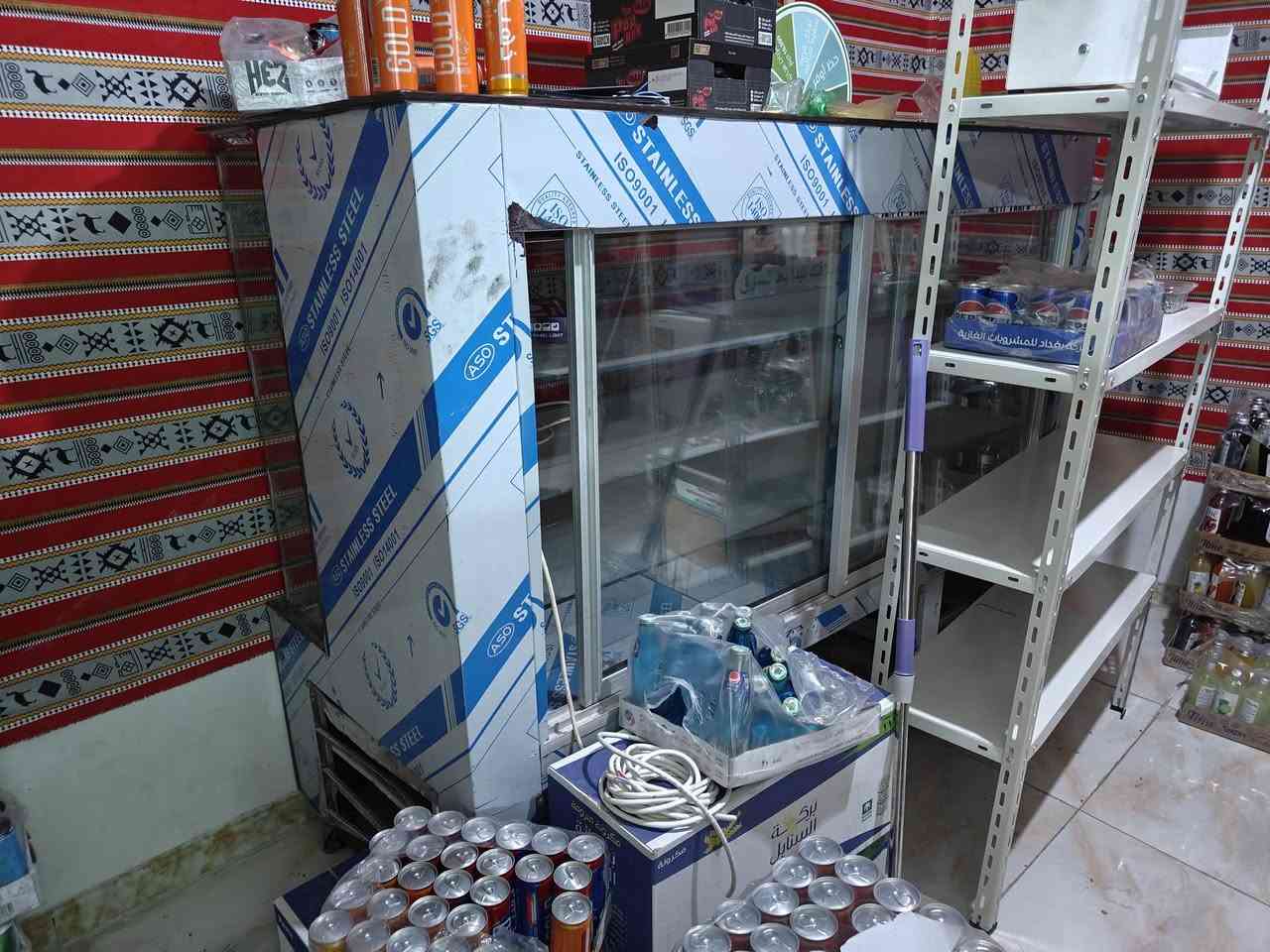 للبيع: عارضة تبريد (ستانلس ستيل) للألبان والمشروبات – نظافة ممتازة شبه جديدة ❄️🧀🥤
الحالة: مستعملة ونظيفة جداً (شبه جديدة)، لزاق الحماية الفابريقة على الستانلس ستيل بعده عليها.

المواصفات:

هيكل ستانلس ستيل ثقيل مقاوم للصدأ والماء.

رفوف زجاجية مرتبة ومحرك تبريد كفاءته ممتازة وجاهز للعمل فوراً.

مناسبة لأسواق المواد الغذائية، المحلبات، والمعجنات.

📍 السعر: 1200 (مليون و200 ألف دينار) للقطعة الواحدة.

(متوفر 3 قطع – مراعاة بسيطة للي يأخذهن كلهن)

📞 للتواصل: ***********
