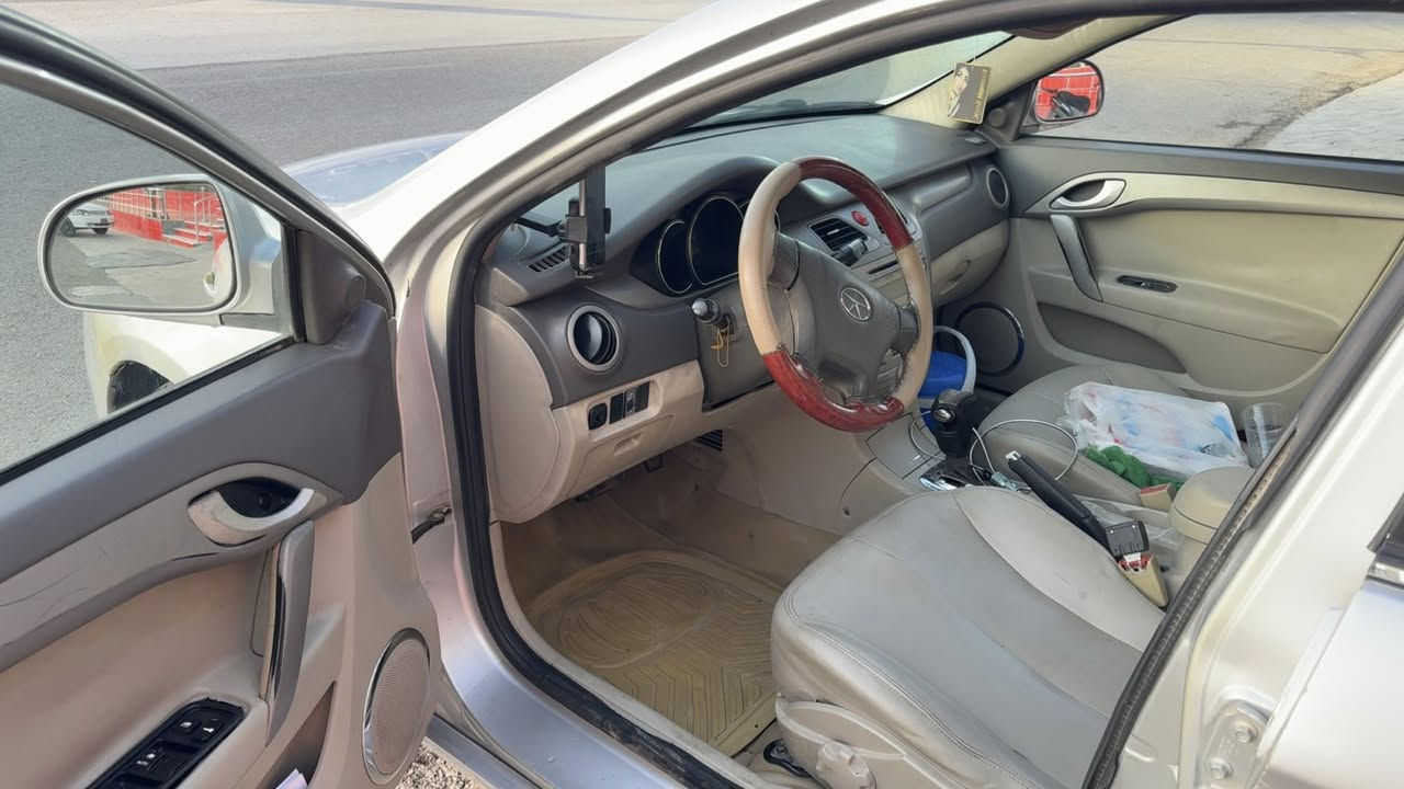 جاك j5
2014 
ئۆتۆماتیك
ناو زەرد
سەنەوی تازەیە
چوار پارچەی بۆیاخە بە عام بۆیاخ ئەیفڕۆشم
تەحویلو خرامە بەشەرت
لە سلێمانیم
بە پارەی رەقەم جنوبێك
سعری ٤٦ وەرەقە كەمێك معامەلە
***********
