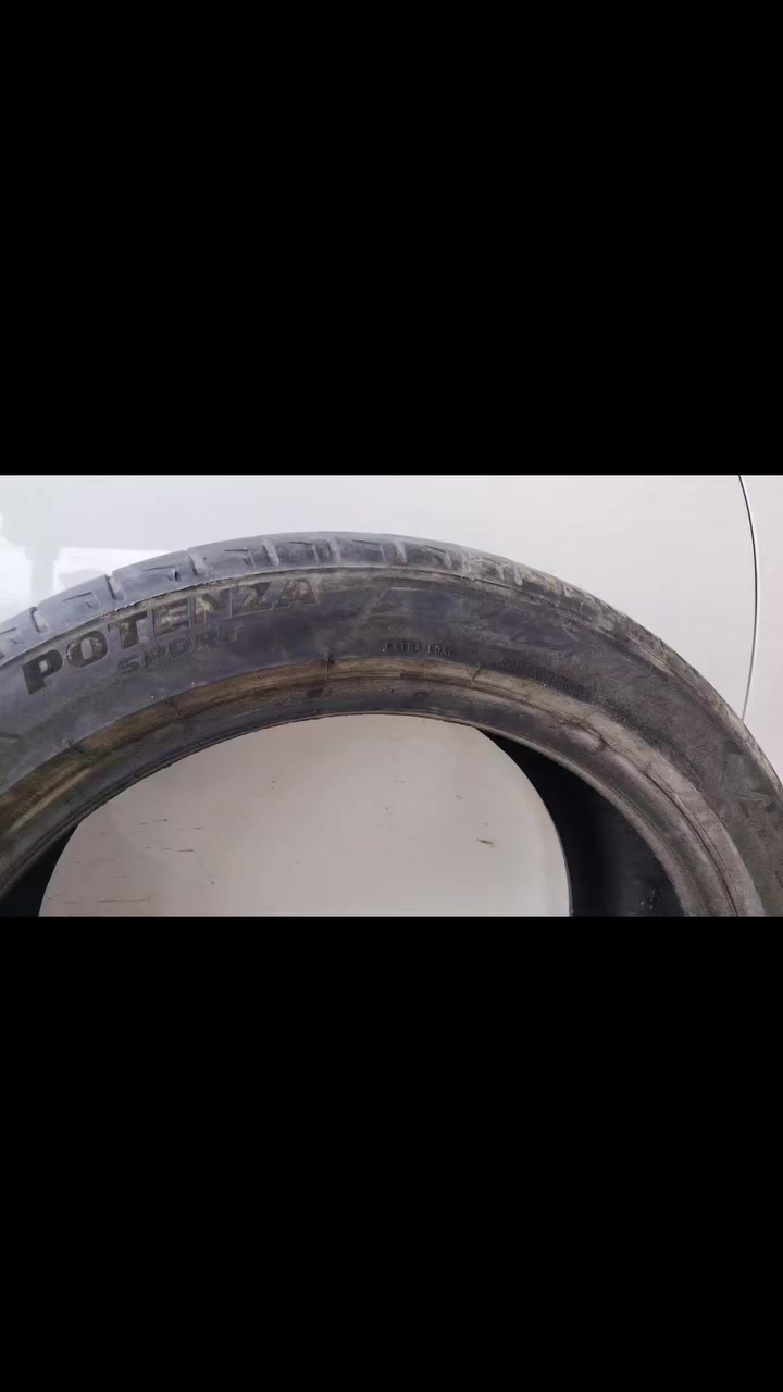 اطارات عدد 3 زوج تايلندي المنشأ او أطار برجستون ياباني قياس 45/245R السعر 100الف
***********
