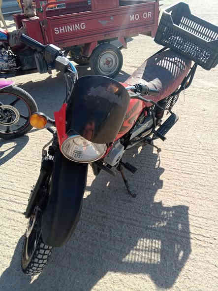 بوكسر للبيع موديل ٢١ مكينه مفتوحه بيها بخار قليل كهربائيات شغاله تايرات جدد السعر 680  ملاحضه اوراق الدراجه ضايعه إستفسار إتصال ***********
