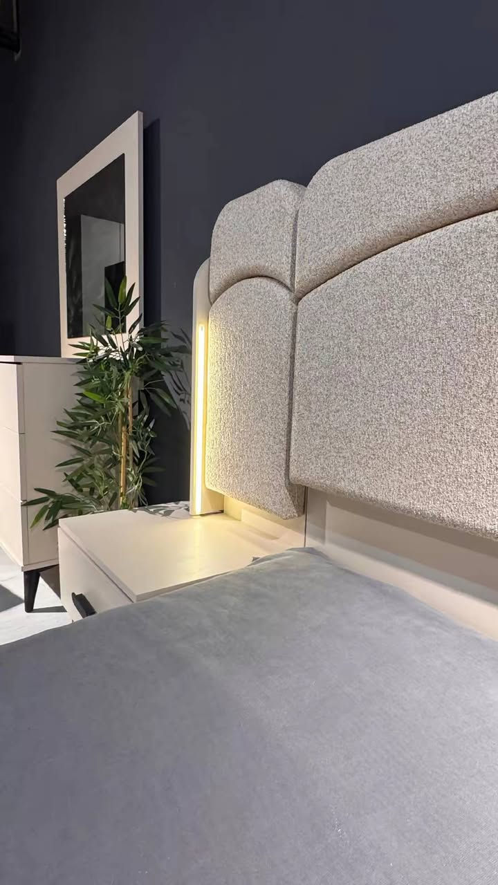 موديل منكليز 7قطع لوان بيج دوشمه نفخ.
ظمان فتح وتركيب 10مرات متتاليه 
جوي حديد+قفل حديد 
كنتور 8باب عرض 300سم
عرض السرير مع الكومديات290سم 
كومدي عدد 2يحتوي انارة ذاتية 
ميز تواليت 
توصيل مجاني داخل بغداد 
للحجز مراسلة الصفحة او الرقم 
***********
***********
#اكسبلور 
#creatorsearchinsights 
#اثاث_منزلي_حديث_غرف_نوم 
#غرف_نوم_مودرن 
#تصاميم_غرف_نوم
