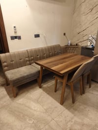 ميز طعام • ديوان • مخزن تحت المقاعد