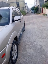 عندي توسان موديل 2009للبيع او مراوس سياره مصبغه عام للجماليه جراد 0771...