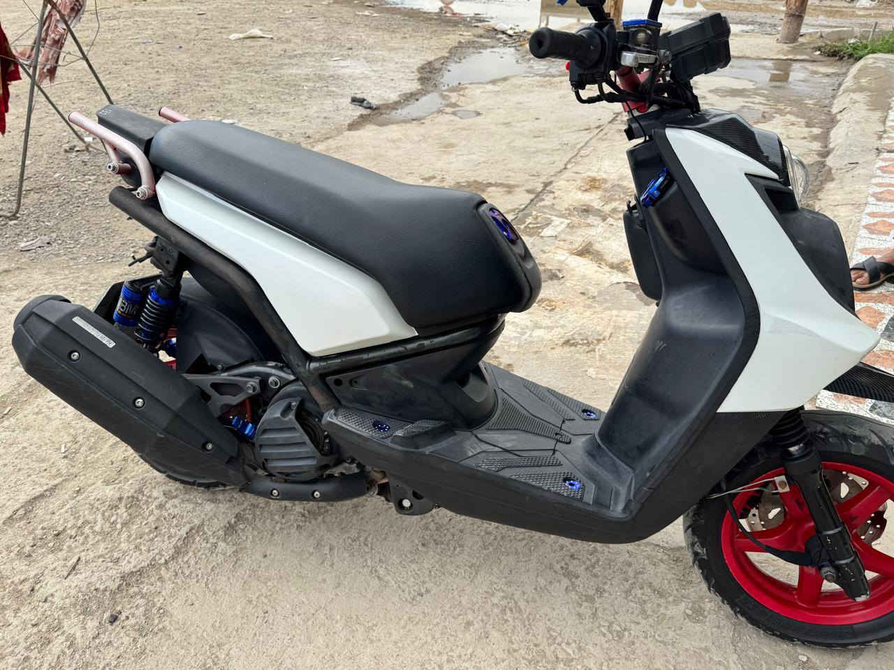 السلام عليكم ورحمه الله
دراجه سكنس جبلي نوزل سرعة 140 دراجه كفاله عامه من شخط 
مكفولة من كلشي صارلهه اقل شهر من نازاله من ربه مزوده صدر خلفي رياضي قبق بانزين قبق جوزه مكاني بغداد للاتصال ***********
