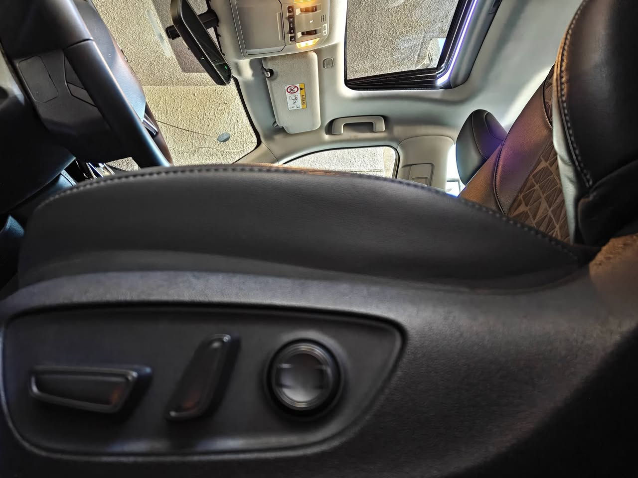 تحيه طيبه
هايلندر 2024 
هايبرد خليجي ساز 
ضمان ساري المفعول 
رقم بغداد مميز بعض الشي 
فئه البلاك اديشن 
مكفوله من جميع النواحي 
وعليه تغليف بي دي اف درجه اولى 
ماشيه 24 الف كم فقط 
المواصفات 
- بصمه
- فتحه 
- جلد مطعم 
- شاشه كامرا 
- حساسات محيطيه 
- رادار امامي 
الخ من المواصفات الستاندر 
السياره عايه سيرفس كامل قبل ايام 
فلاتر شوته وتبريد وبطاريه 
وتغير زيت المحرك 
كله بالشركه 
السعر 35000 $
للاتصال ***********
