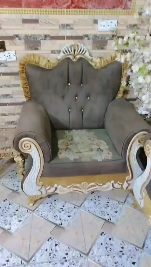 تخم للبيع نضيف العنوان الديوانية العروبة قرب الفلكة الحجرية مقابل الاسواق المركزية السعر 350 
***********
