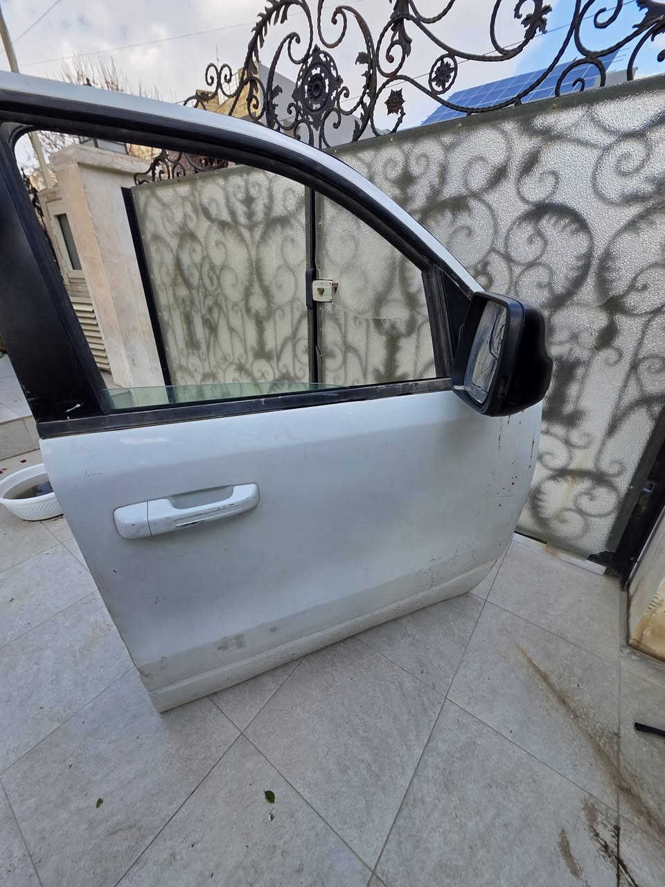 باب سايق رام 2021 شكل جديد. الباب نصها صبغ والمرايا متضررة شويا الجام والميكانيك والنواعم كلها بلاد عدا السماعة ما موجودة 
السعر "بكيفك " 😁
العنوان اربيل
***********
