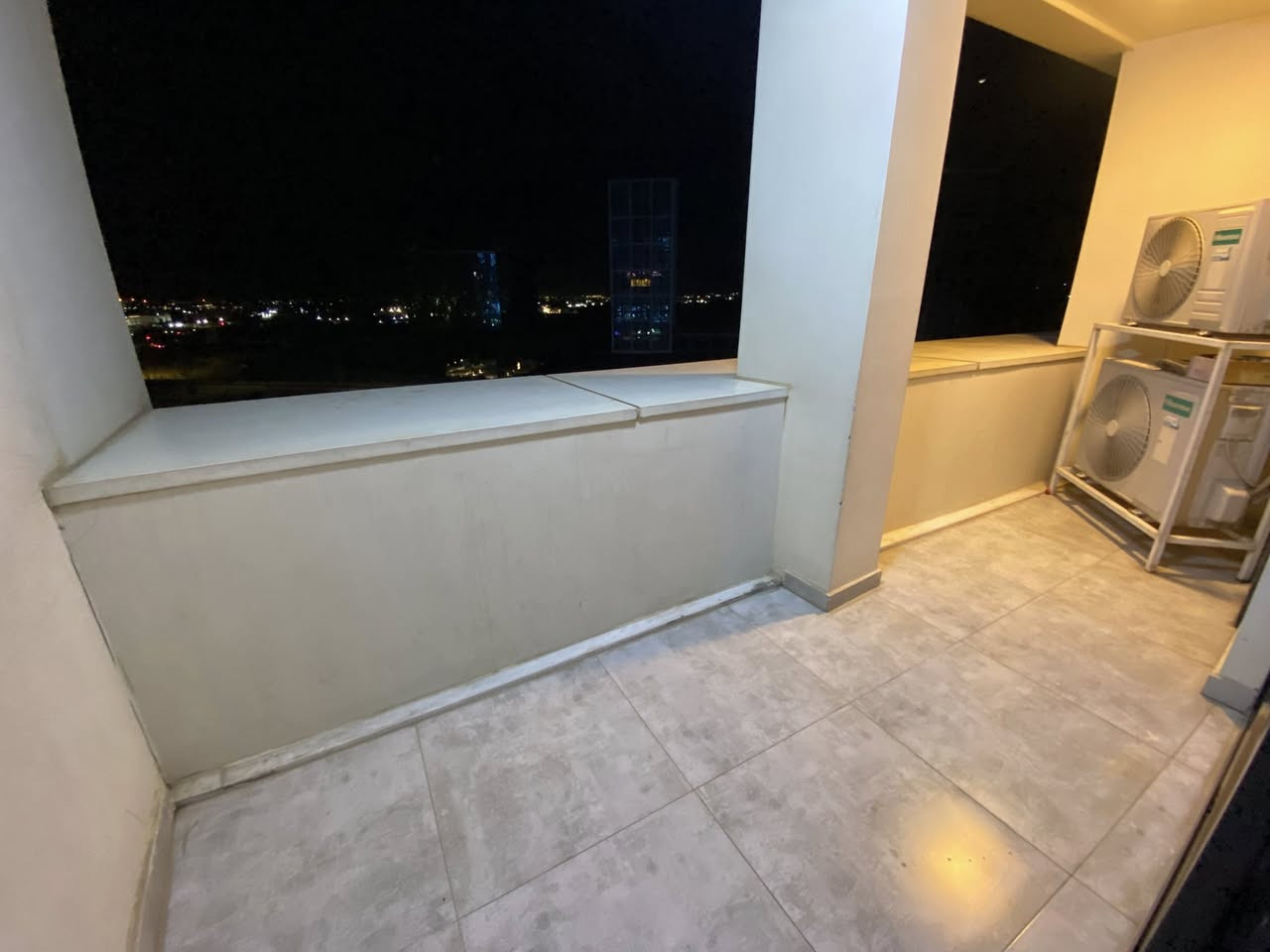 شقة للإيجار في أربيل
‏في مجمع سكني لايف تاورز
‏داخل مربع الذهبي 
‏غرفة وصالة فارغ
‏مساحة 87 متر 
‏للاستفسار أكثر على ال WhatsApp 
***********
***********
