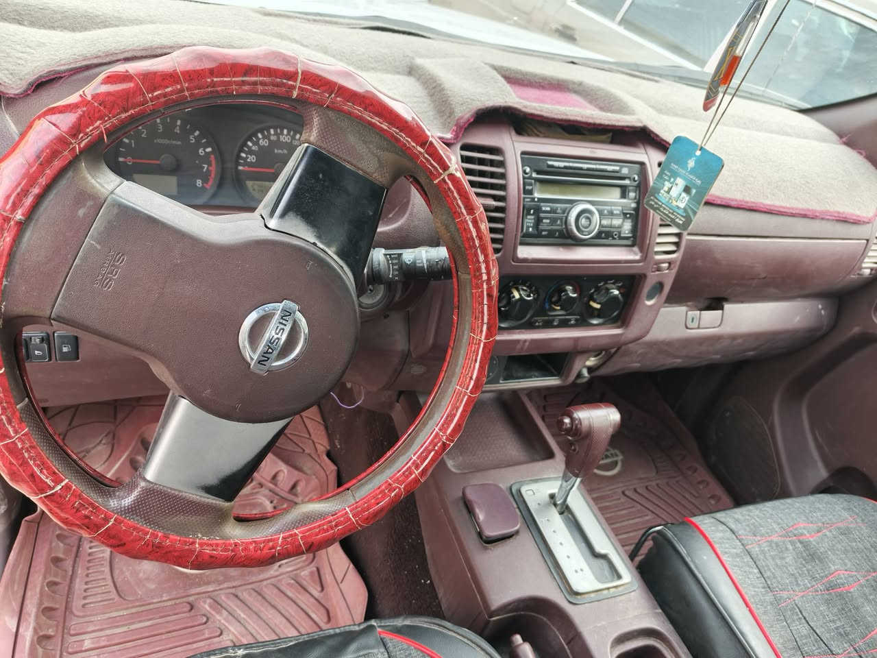 نيسان نيفاره مديل 2014 مكفوله عد البنيد بيه ربع صبغ بسمي جاهزه مكينه ما مفتوح اوتو سعر 110 وبيها مجال ***********
