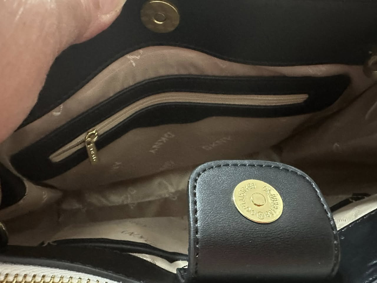 Dkny جديدة اختام بدون كود


**إذا كنت صاحب هذا الإعلان وتريد حذفه لأي سبب، رجاءا أرسل رسالة إلى الدعم الفني**