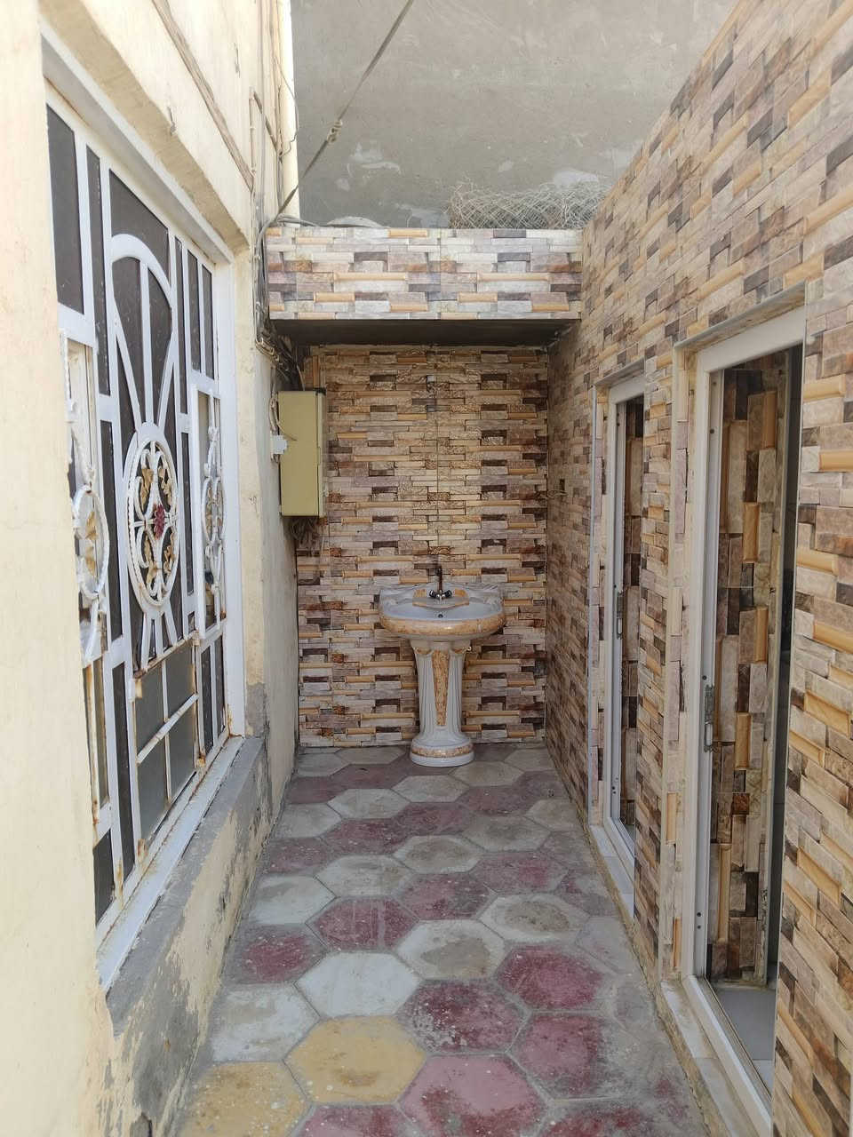 دار للبيع الصدر الثاني خلف مصور الخالدي م200استفسار***********
