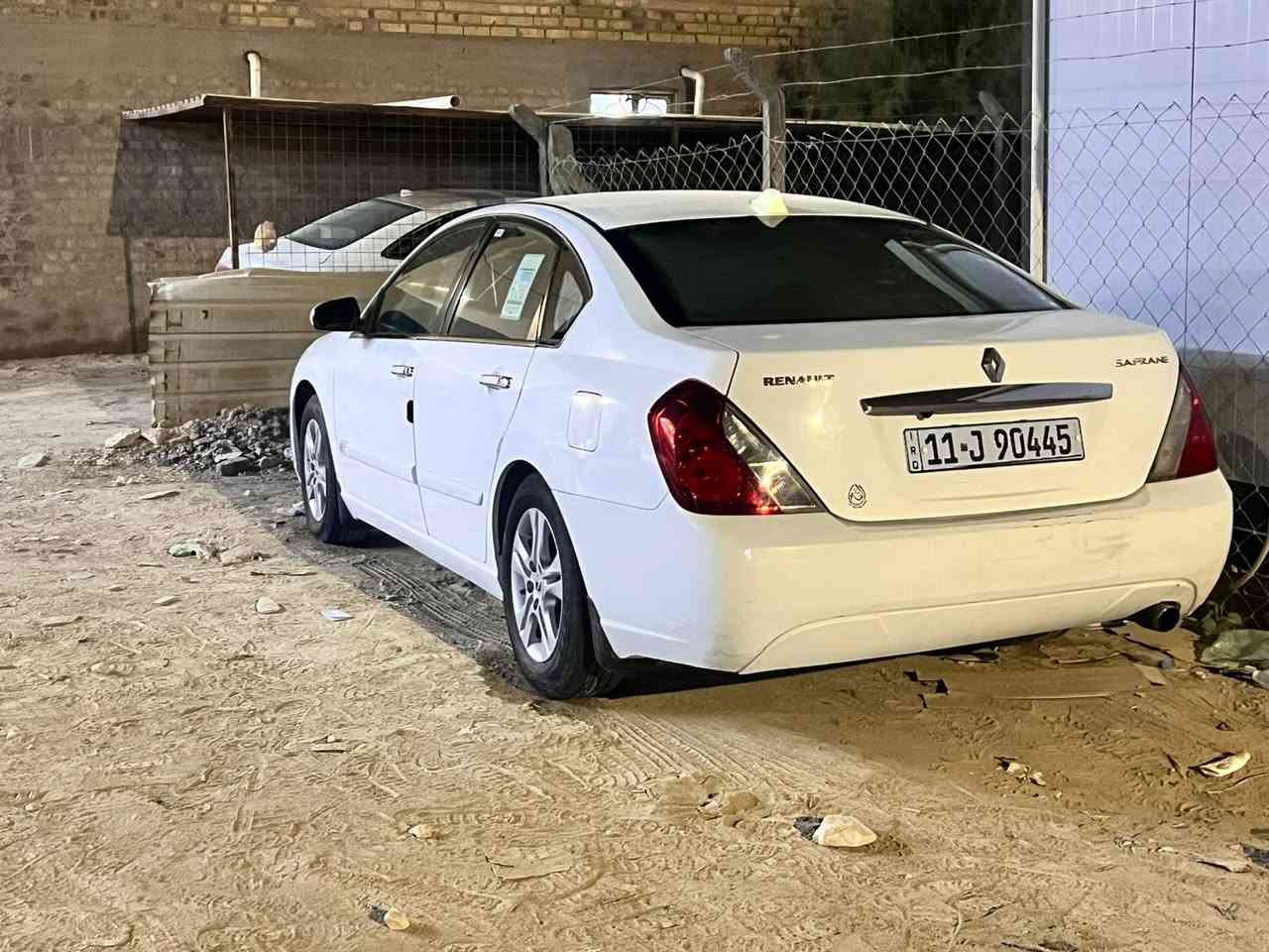 رينو سافران ٢٠١٠ ، ٤ سلندر  بيهه بارد بالباب عكس السايق ولباقي مكفول حدادية جديدة  دواخلها نضيفة كلش تدفئه بلكشنات السياره احلا من لصور وجديده كلش ***********
السعر 110 مكانهه ديوانيه رقمه بغداد الجديد مداور ثاني يوم
