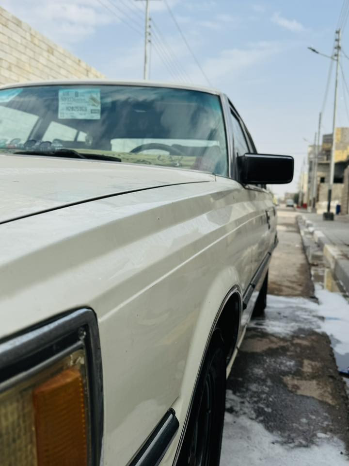 السلام عليكم للبيع سوبر كروان 1982ماشيه 19.0000الف حقيقي  محرك وكير ابلاد 5mكارتون  وحداده زيرو  تخم تاير مكفوله من ضربه ومن الصبغ العام والاحزام بيها مكانات قليله مصبوغه كهربائيات كله شغاله سنتر لوك واريل كهربائي وتفئه وتبريد خلفي سنويه تنتهي 2028بسمي 
السعر (80)مكان السياره البصرة رقم الهاتف (***********)
