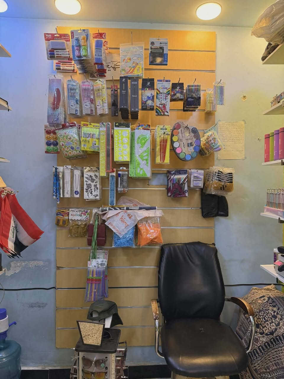 فرصة استثمارية مميزة – مكتبة للبيع 
 في موقع استراتيجي وحيوي ومميز،

يوجد قرب المكتبة ٤ مدارس كل مدرسة اداوم شفتين يعني 8 مدارس قرب المكتبة،

تتمتع المكتبة بسمعة جيدة وقاعدة زبائن ثابتة بجانب مدرسة تعمل بنظام الفترتين الصباحية والمسائية، مما يضمن حركة مستمرة للطلاب وأولياء الأمور طوال اليوم.

✅  موقع ممتاز وحركة نشطة
✅  قاعدة زبائن جاهزة
 ✅ مناسبة لبيع القرطاسية واللوازم المدرسية والخدمات المكتبية
✅ تجهيزات كاملة و أرفف منظمة
✅ تشكيلة متنوعة من القرطاسية واللوازم المدرسية والمكتبية
✅ موقع مناسب وقريب من المدارس والمناطق السكنية 
✅  يوجد ماكينة كتر
✅ جاهزة للاستمرار والعمل مباشرة دون الحاجة لتجهيزات إضافية
✅ فرصة ممتازة للراغبين في بدء مشروع ناجح 

سبب البيع: التفرغ لأعمال أخرى.

العنوان:بغداد ابو دشير شارع مستوصف التحدي قرب مدرسة الفيالق

سعر المكتبة 4 مليون

للمهتمين والاستفسار يرجى التواصل خاص


**إذا كنت صاحب هذا الإعلان وتريد حذفه لأي سبب، رجاءا أرسل رسالة إلى الدعم الفني**
