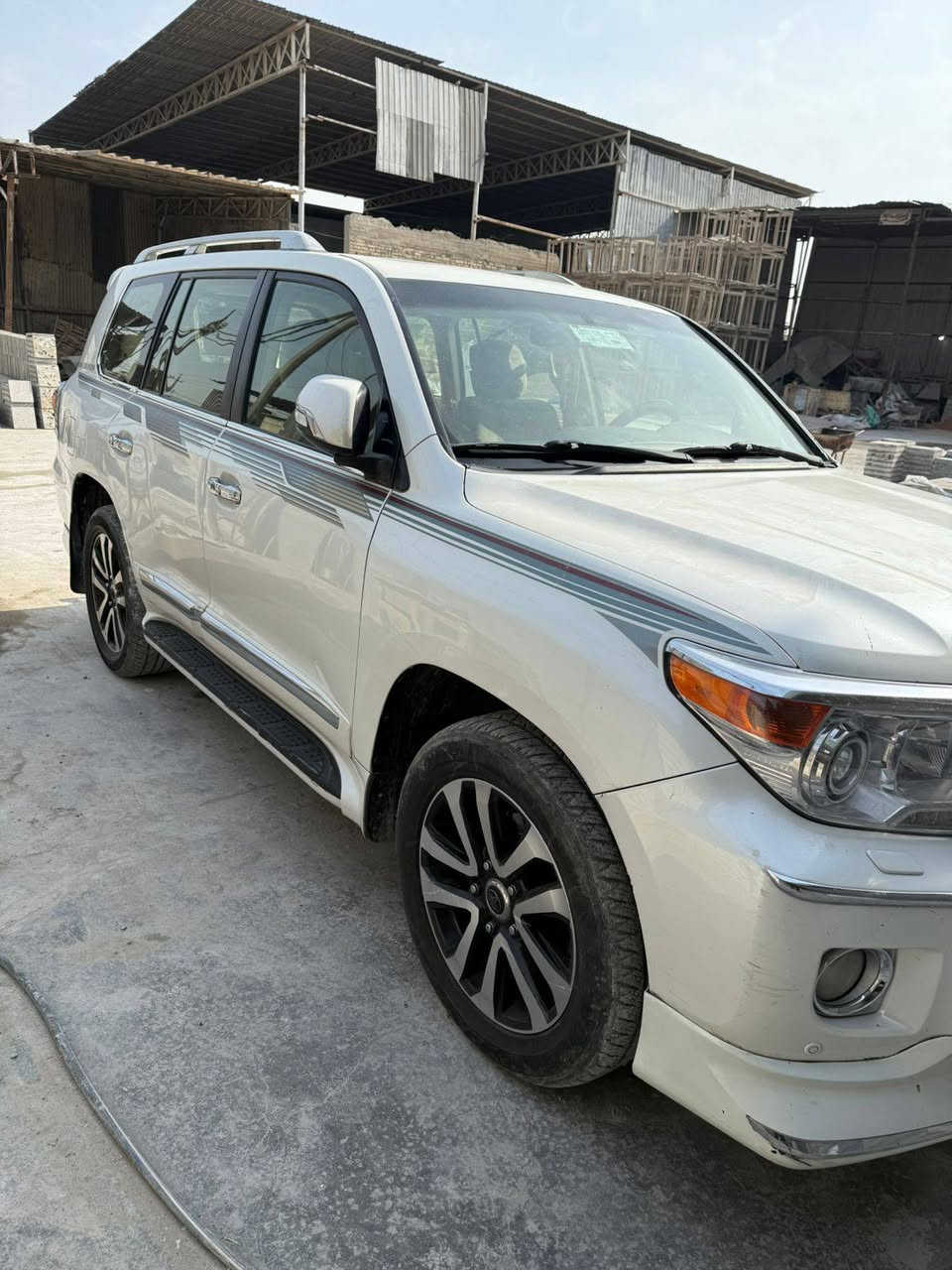 السلام عليكم  مكلف بلنشر
لاندكروز ٢٠١٤
مكفوله كفاله عامه من كلشي ماعدا بارد موضح صبعين
رقم بغداد باسمه
معروضه ٤٤٠
مكانها بغداد
***********
Ali
