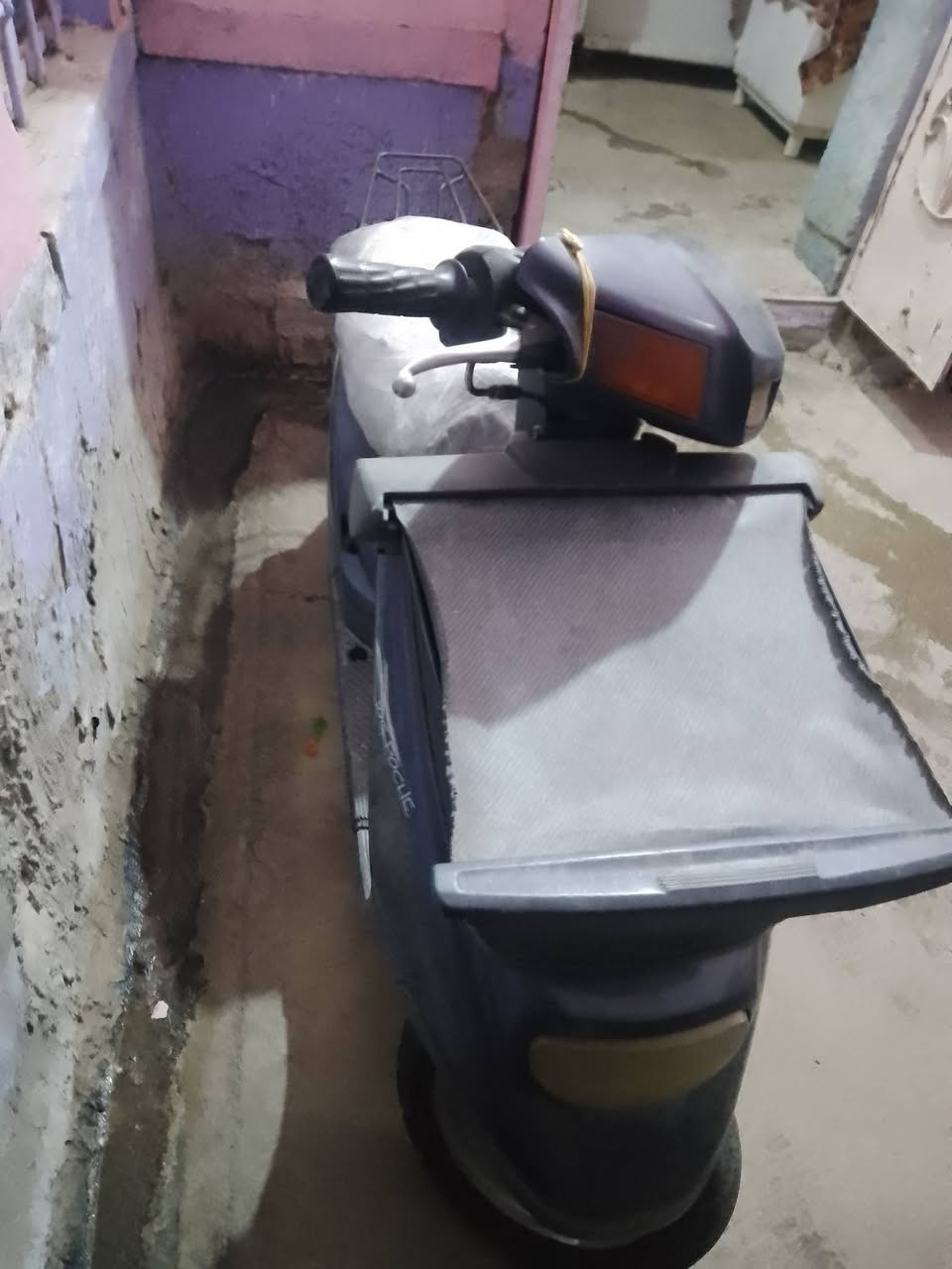 اصالسلام عليكم للبيع ماطور بزون شرط يشتغل بس ناقصو تنظيف اكزوز سعرو 175000للاستفسار عالخاص او الاتصال ***********المكان جانب الايمن حي الزنجلي
