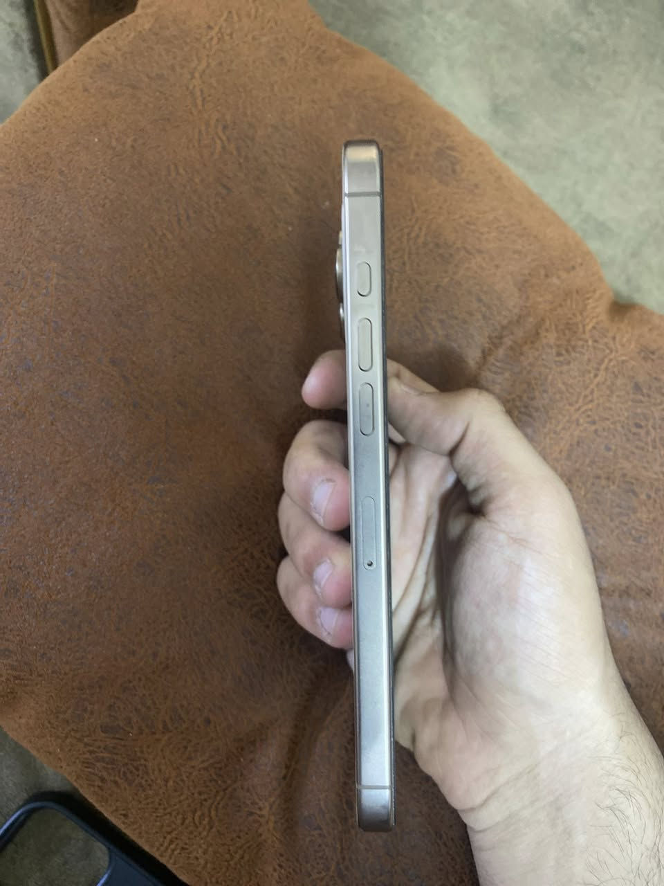 ألسلام عليكم أيفون 16 برو ماكس بطارية 89 ذاكرة 256 ماستر جهاز كلش نضيف مامفتوح ما داخل أي تصليح ولا بي أي شخط مكاني بغداد رايدة ب 1300 ورقمي ***********
