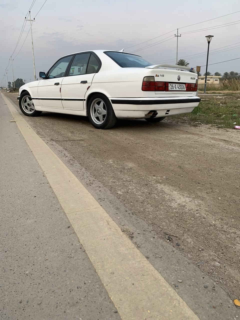 للبيع بدون مراوس 

بي ام موديل 1991 

رقمها انكليزي جديد هزه بعدها مساقطه 

مكينه جديده مسكر عدل 

كير جديد رياضي 7نمر ويا البك 

صدر امامي خلفي جديد 

كهربائيات كلها شغاله 

ايرباك ستيرن 

سوار لايتات 

السياره جاهزه مبيها نقص 

السعر 51وبيها مجال 

***********
