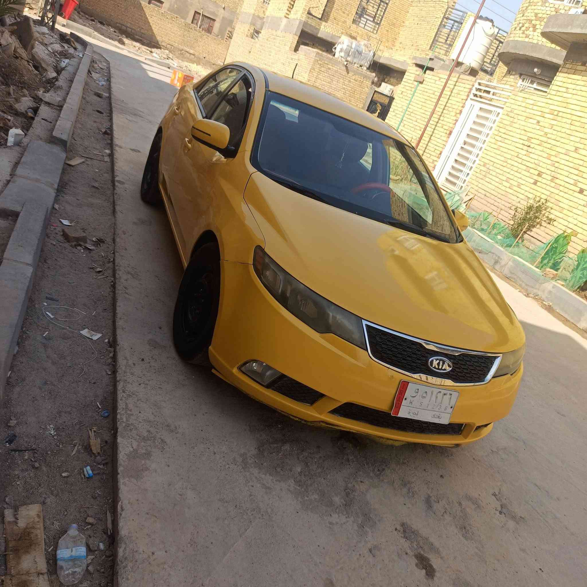 فورتي 12 رقم بغداد بسمي ضربتها جاملغ وباب السائق مبدل وبيها طخات  72 وبيها مجال 
***********
