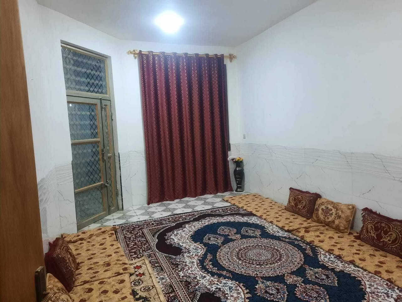 يالله السلام عليكم بيت 150 متر طابو صرف
يحتوي على كراج سيارة صحيات
ممطبخ واستقبال وصاله وايضا صحيات
منور 2 غرف نوم 2 وفوك بيتونه وصحيات 
وغرفه فوك سكف سندويج وسطح 
 العنوان أبي غرق حي المرتضى

السعر مناسب 85 مليون قابل للتفاوض
ويرهم مراوس أيضا
للاستفسار 
***********
