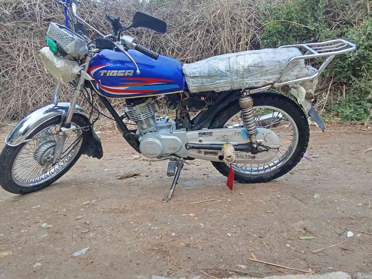 سلام عليكم دراجة تايكر ربعة كير البيع موديل 2020 .وراق  كوت بس بدون كمرك سعر325 بيها مجال  عنوان واسط العزيزية رقم تواصل ***********
