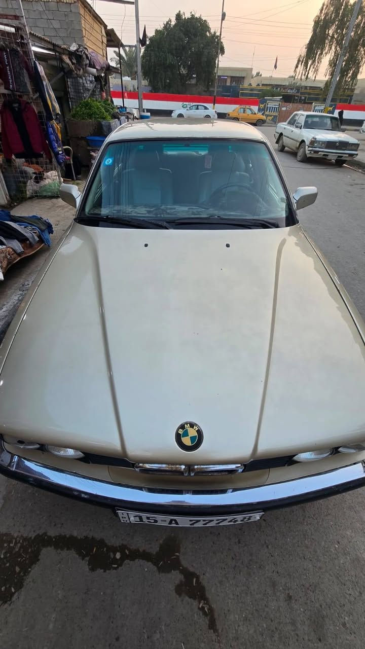 السلام عليكم بيئم 730 موديل 89 السياره كلهاا على بلاد مكفوله من اي ضربه مصبوغه عام فقط جماليه تخم تاير گير ومكينه مكفولات كهربائيات على البلاد بدون اي جطل غرفه جديده تخو ويل شعاع اصلي السياره ترايك للبصره السعر 49 وبيها مجال السياره مال جناي عنواني بغداد حي النصر ***********
