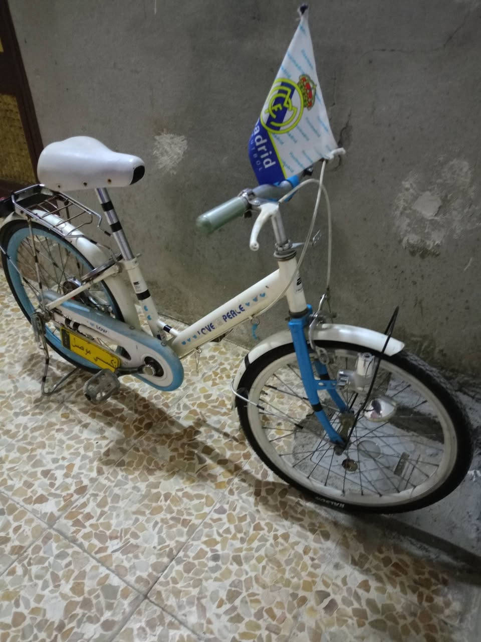 السلام عليكم
بايسكل حجم20 باله
تايات جدد جوابه جدد بايسكل جديد ما مصبوغ
السعر75وبي مجال للاستفسار الاتصال على الرقم
***********
