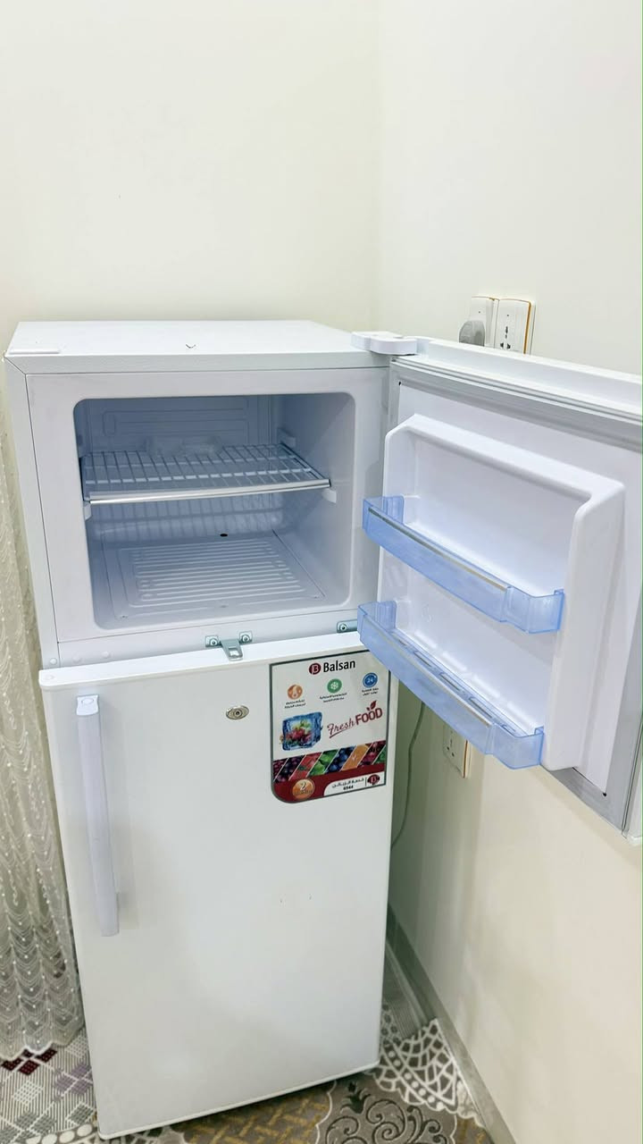 ثلاجه جديده على شرط سعره 240بيه مجال لاستفسار على هذا رقم ***********
