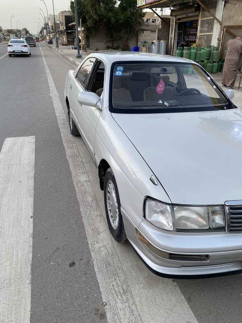 السلام عليكم 
بطه فصل مديل 94 جديده  مكفوله من الكص والنقل الجثه السياره بأسمي والسنويه لل 2029 السعر 58 وبيه مجال بصيط رقم المبايل ***********
