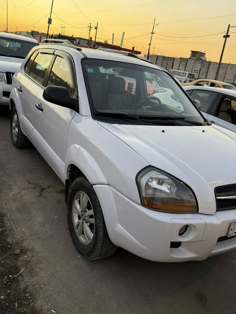 توسان 2010خليجي جاملخ صفحت السايق صبغ فقط وبيهابارد بسيط جدآ كير مكينه مكفول السياره نضيفه السعر 123 وبيها مجال بسيط *********** السياره بسمي تحويل ثاني يوم
