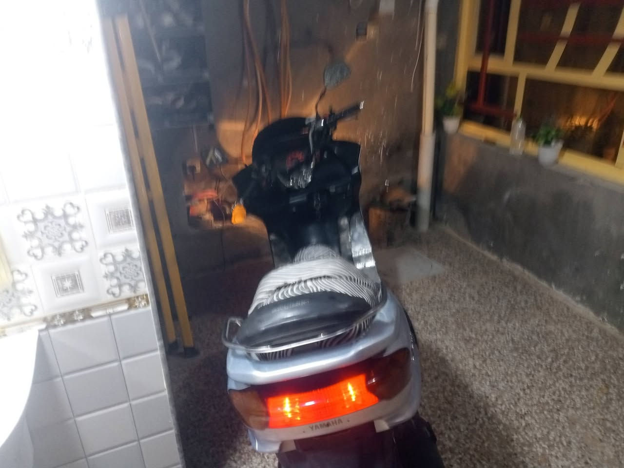 السلام عليكم 
دراجه ماجسته مديل 2008
الدراجه كله شغال ماعده مجمع اليسره تعبان 
دبلات شغاله الخلفي الصلي الي يتعله ويتنصه
ديشبول تك رون يباني وكيج البانزين والحماوه والساعه كله شغاله الدراجه وكلجاتهه حلوه ومعدل حلو وكل نضوح مابيه مفتوحه مره وحده الدراجه عوزهه شي واحد تبديل خرز مال كلج الامامي لن بي صوت بسيط 
العنوان بغداد الشعب الاستفسار ***********السعر 500$وبيه مجال بسيط حك الجيه وبيك خير وتدلل
