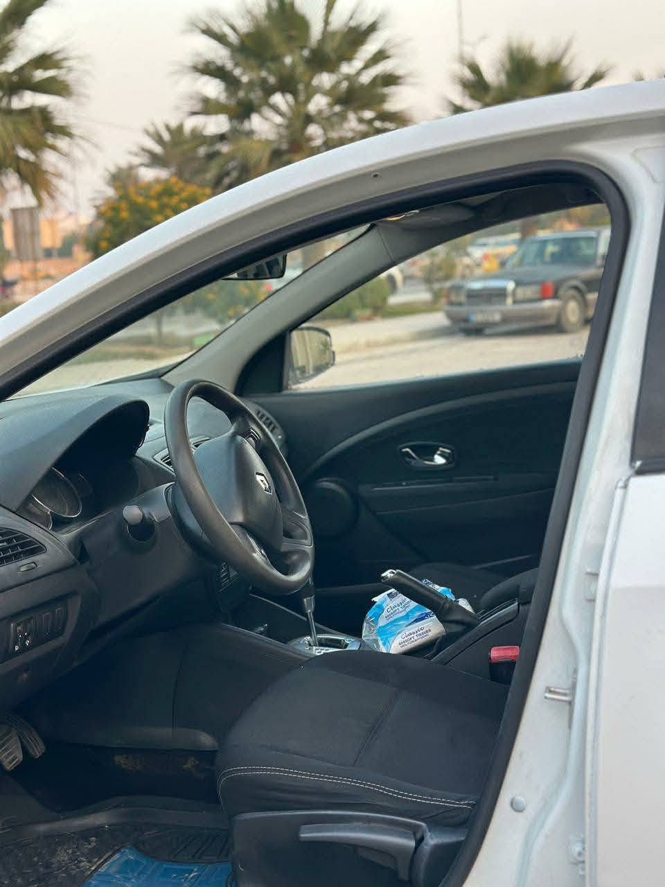 السلام عليكم
رينو فلورانس موديل ١٦ كير ومكينه نيسان
رقم بغداد انكليزي باسمي جديد مكاني كربلاء
بيه طخات ومصبوغه عدا التكم والقماره تبريد نقص غاز كهربائيات شغاله شاشة اعطال سنتر لوك جام مع القفل يصعد كروز سرعه وبيه مواصفات هواي بيه نواقص بسيطه
سعره ٦٠
***********
