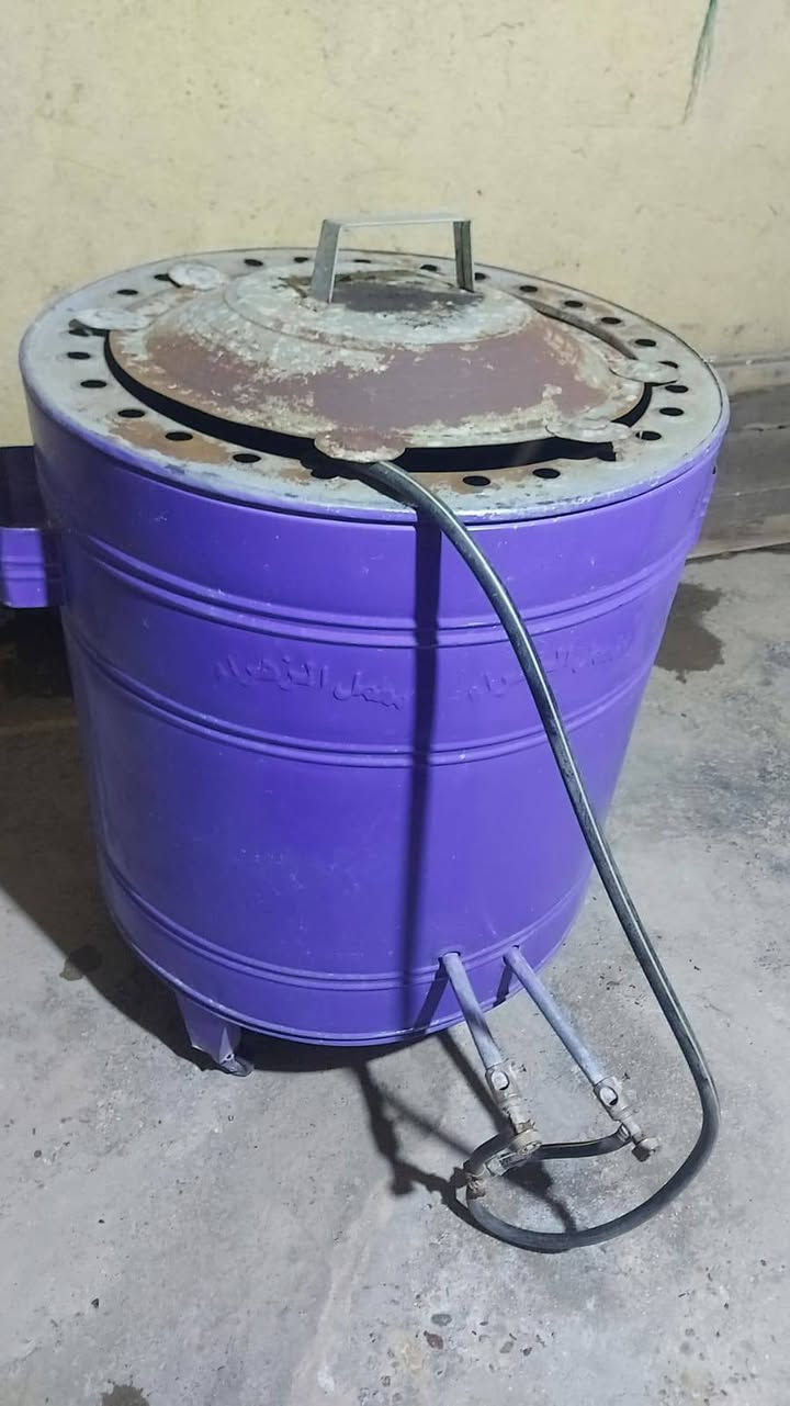 السلام عليكم عندي هذني الغراض للبيع المكان الشرطه الخامسه للاستفسار مراسلة هذا الرقم  ***********
التنور ب٣٥
المغسلة ب٥٠
فلتر ماء مستخدم قليل بس متروك ب٢٥
