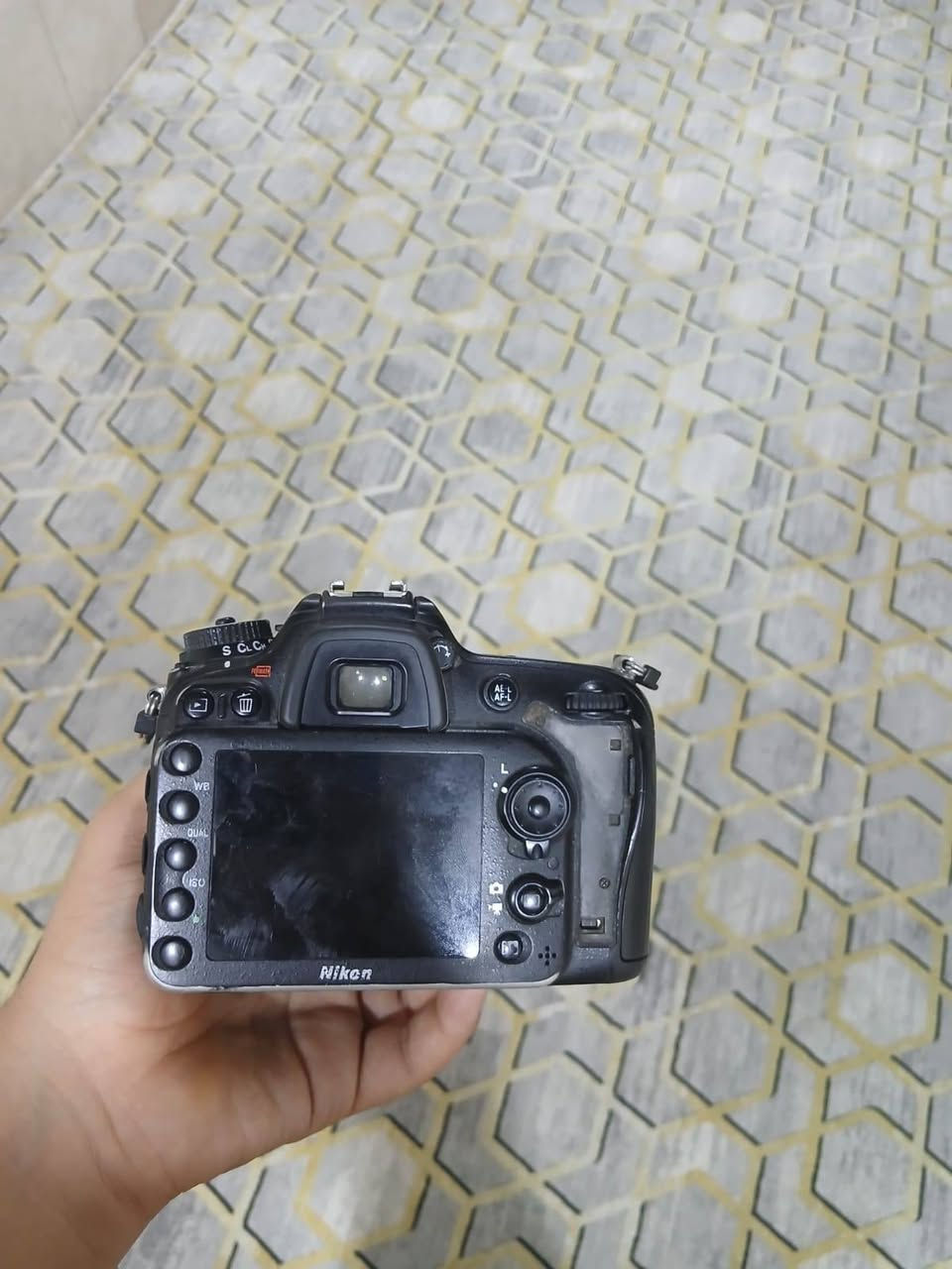 نيكون للبيع 7200ملحقاته جنطه بطاريه شاحنه كيبل شحن  مكفوله من اي عطل  مكان بغداد  ***********
