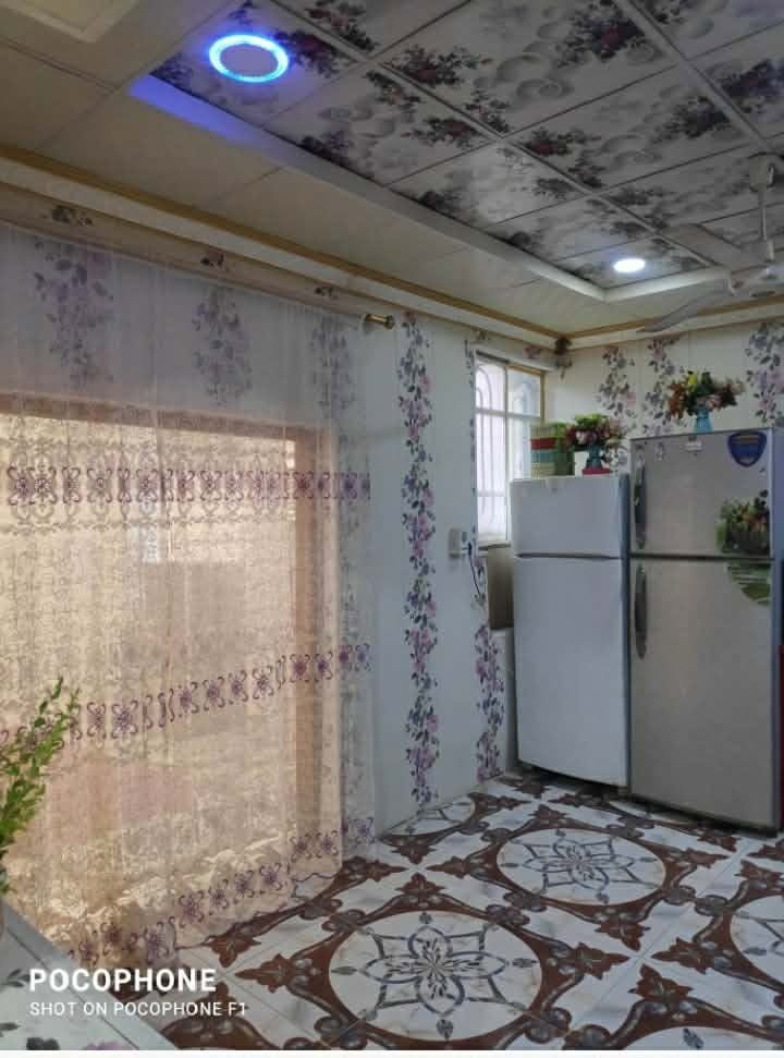 السلام عليكم
بيت للبيع  طابو زراعي سند 25 الموقع المحاويل حي السلام خلف سكه القطار يبعد عن الشارع حله بغداد 200م 
بناء جديد  مساحه 240م مكون البيت  غرفتين ومطبخ وهول استقبال السعر 45 بيه مجال 
..متوفره كافه الخدمات  .تبليط ماء وكهرباء  .. للاستفسار الاتصال على الرقم الهاتف ***********
