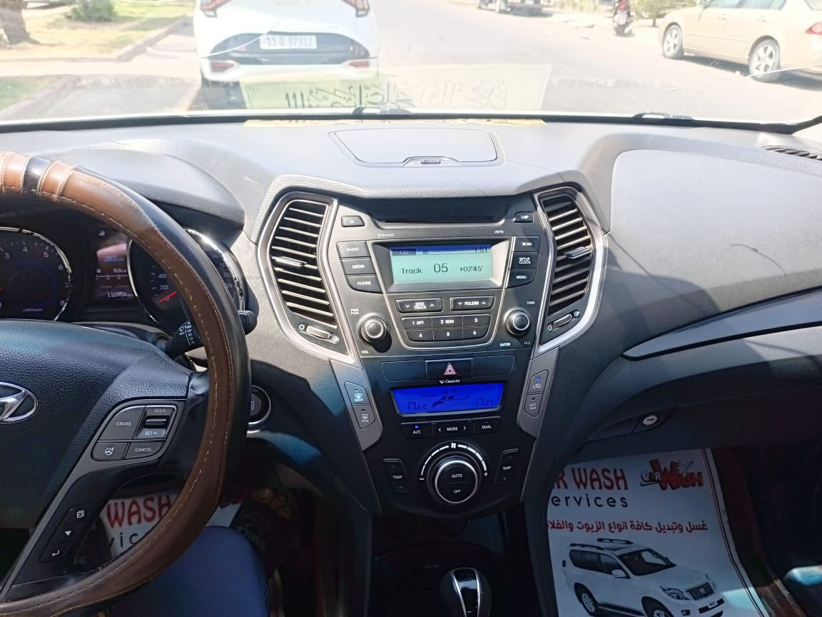 هونداي سنتافي وارد خليجي ٢٠١٣  محرك 6 سلندر سعة 3500 فول مواصفات بصمة بانوراما كشنات جلد كهربائية تدفئة وتبريد مري شفط حساس خلفي مابيه صبغ عدا خدوش وتكحيل بسيط مذكور بالسونار مكفولة من الدعمة ماشية 120 مشي حقيقي رقم جديد وهزة وسنوية جديدة كير محرك تبريد خير من الله مكان السياره بغداد 
السعر 165 وبيها مجال جدا بسيط
رقم الهاتف ***********
