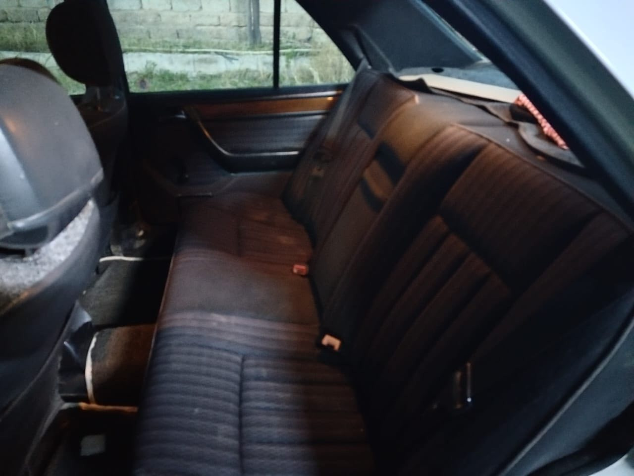 السلام عليكم
مارسيدس دب موديل 1990 
باسمي سنويه 2029
تصدير وارد خاص 
ولا قطره صبغ فقط بيها بادر مو چثير 
تبريد تدفئه
بدون خياسات
قاعدات الدبلات جيده بدون اخياس
محرك vvt 3000 
غرفه داخليه بحاله جيده 
كلشي شغال
مربيه احسن تربيه على ايد الوالد من سنه 1991
و البقيه كما موضح في الصور 

السعر 75 
و هذا الرقم للاستفسار ‭0780 651 7230‬

العنوان كركوك
