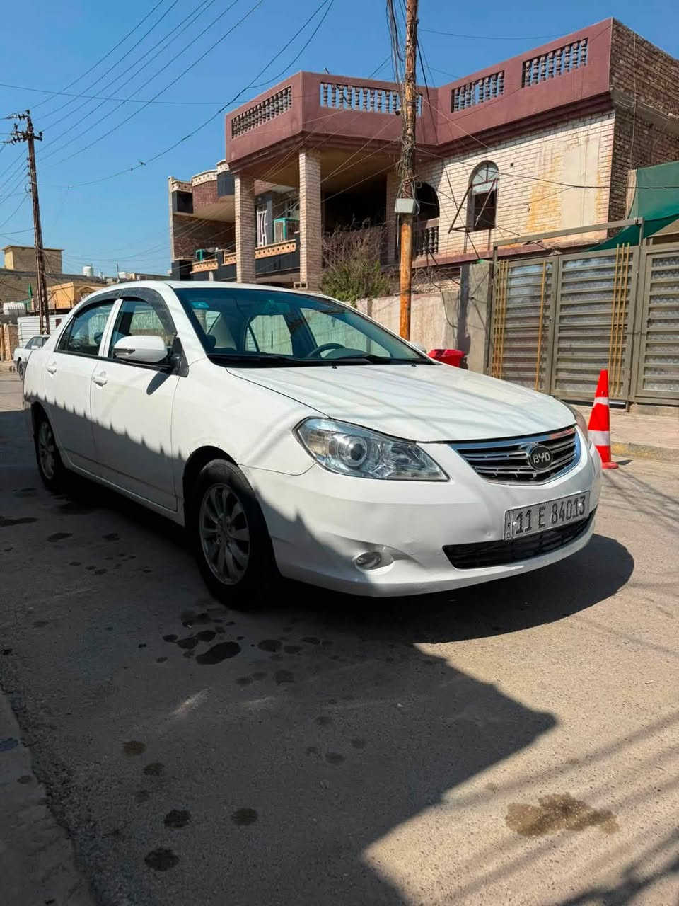 السلام عليكم BYD.  G3 2013  
مكفوله كفاله عامه من ضربه وصبغ وتبديل سياره حلوه وجديده وجاهزه على اخر حبايه كير ومحرك جدد شرط ممفتوحات صدر تخم تاير تبريد كله جديد منضومة زنون شاشه كامره حساسات سياره فول مواصفات كير اوتماتيك مكفول من كلشي سياره رقم بغداد انكليزي الجديد هزه جديده بسمي سنويه 2030 سياره جاهزه وميحتاجلها اي شي مكاني بغداد سعرها 54 وبيها مجال حق الجيه 
رقمي *********** 
سياره تسو فلوسها الله شاهد
