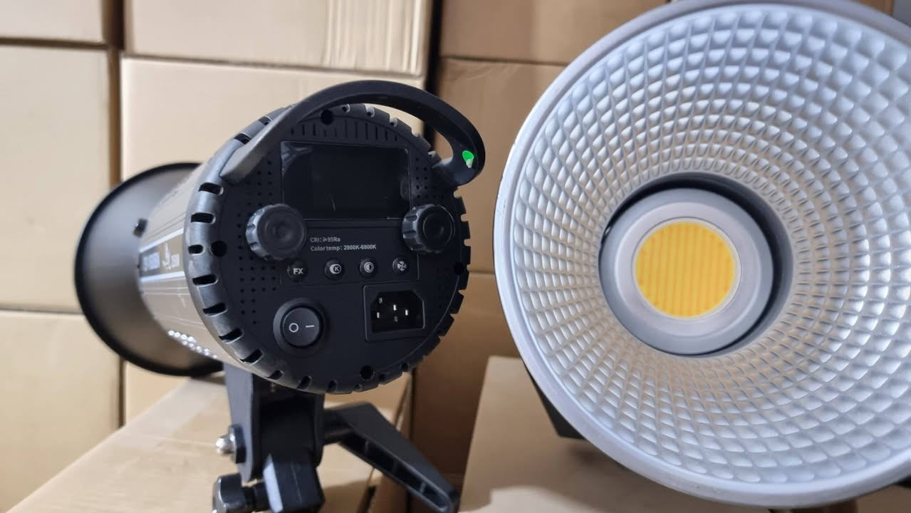 السعر الواحد 175  الف 
اضاءة فديو  مستمرة 250 واط من شركة YSKE
باي كلر شمسي ابيض ثلجي  تحكم كلفن تحكم بقوة الاضاءة 
شاشة كبيرة فانات تبريد عدد ٢ صامت  تحكم تطبيق موبايل جديد متوفر توصيل


**إذا كنت صاحب هذا الإعلان وتريد حذفه لأي سبب، رجاءا أرسل رسالة إلى الدعم الفني**