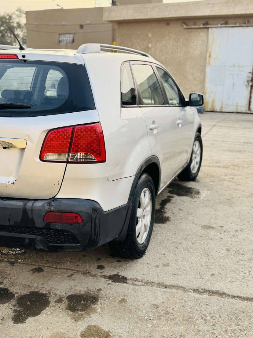 سرنتو موديل 11باسمي لوحات وهزة جديده كير ومكيته مكفوله سيارة كلها عل ابلاد بدون قطرة صبغ تخم تاير حداديه جديده مكينه 4خمسه راكب السعر 132وبي مجال حك الحية مكاني واسط الصويرة ***********
