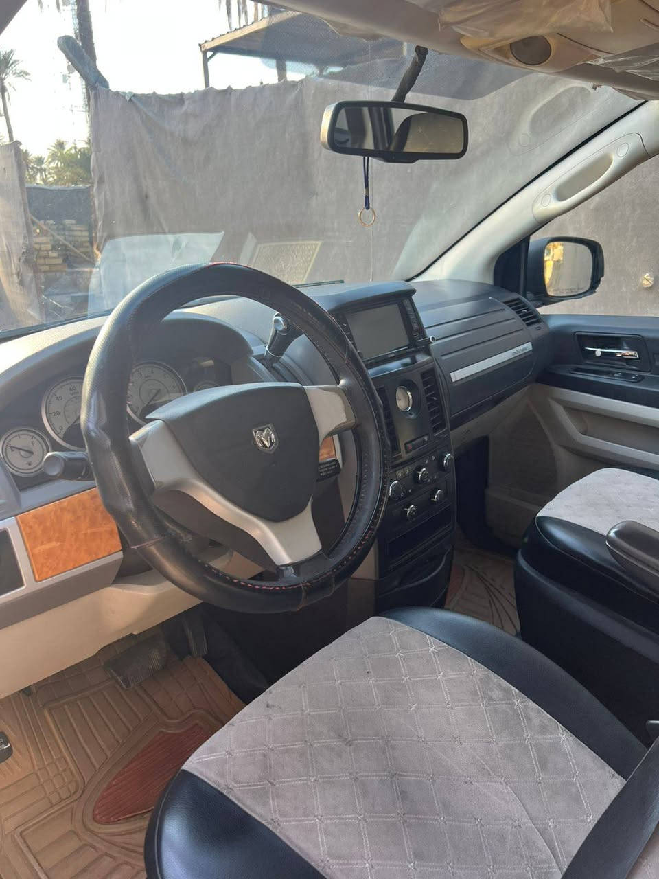 سلام عليكم دوج كرفان موديل 8 بغداد الدولي الجديد سنويه ماساقطه مصبوغه حزام جماليه بدون حادث السياره جاهزه فول مواصفات بيبان كهرباء وجنطه كهرباء تبريد ثلج ٣ قطع تبريد مقاعد السيارة ملكي مكاني بابل السعر 80 وبيها مجال شرط المداور ***********
