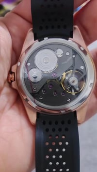 تحفة • ساعة