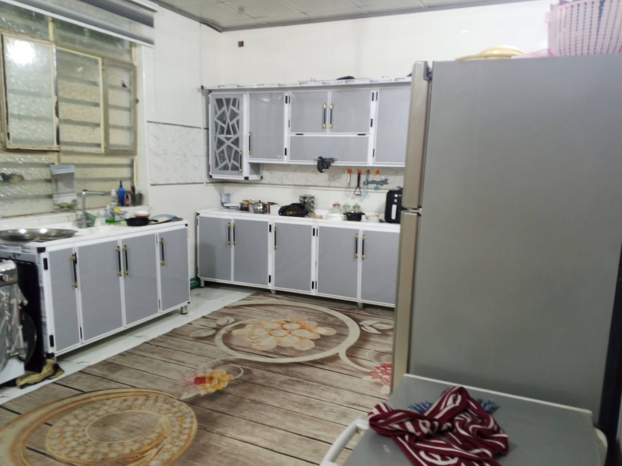 بيت ٢٠٠مترالقطعه بلديه معامله كاملة واصل للتقييم بدايت شارع قنبر على ساحه مع حديقة مقابل البيت السعر ٨٠وبي مجال ***********
