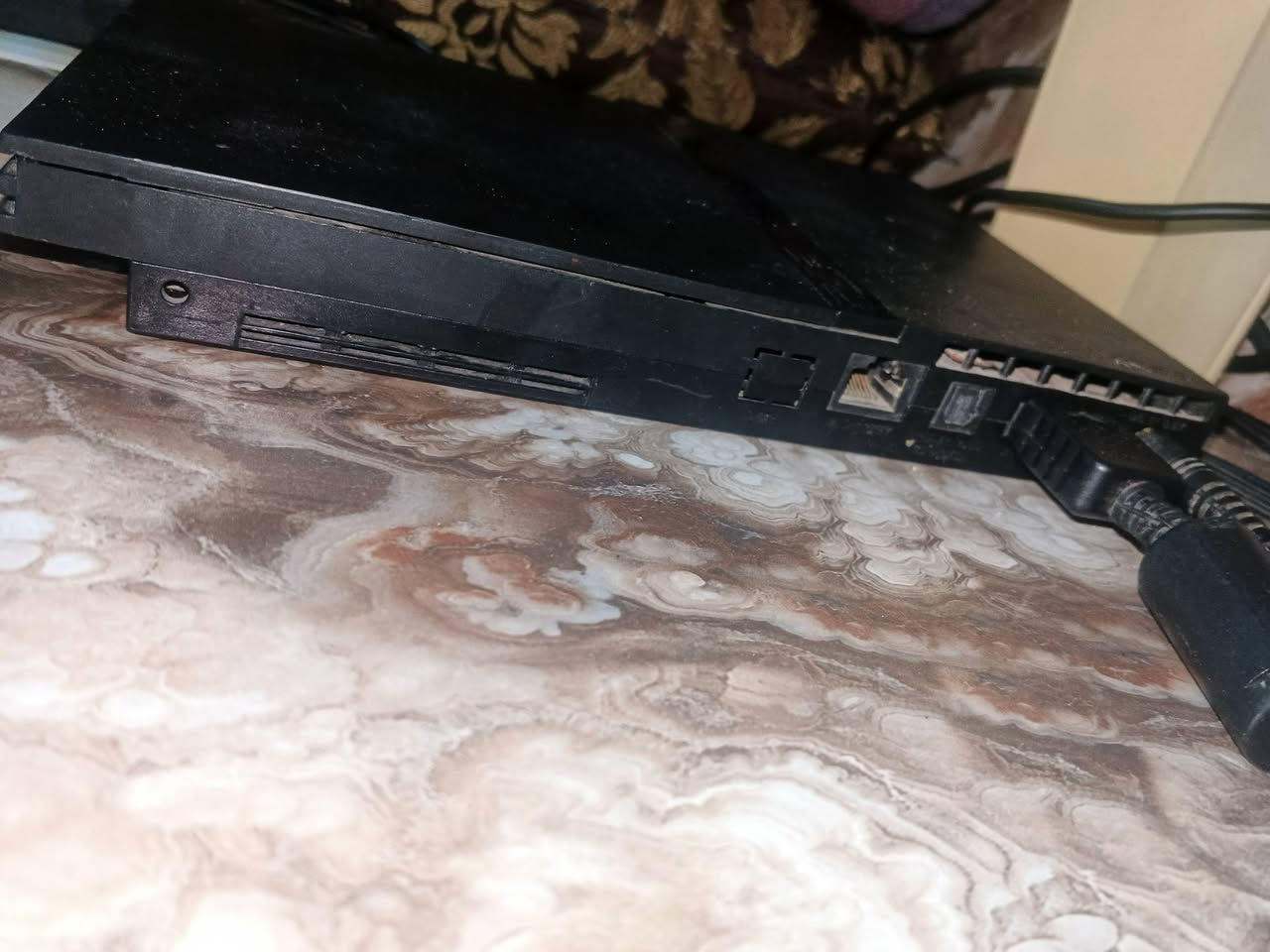 سلام عليكم
بلي 2 للبيع
الجهاز كلش نضيف 
كامل ملحقاتها محوله اصليه
و يده 1 ووايراتها وفيشه
السعر 30 الف 
*********** واتساب
