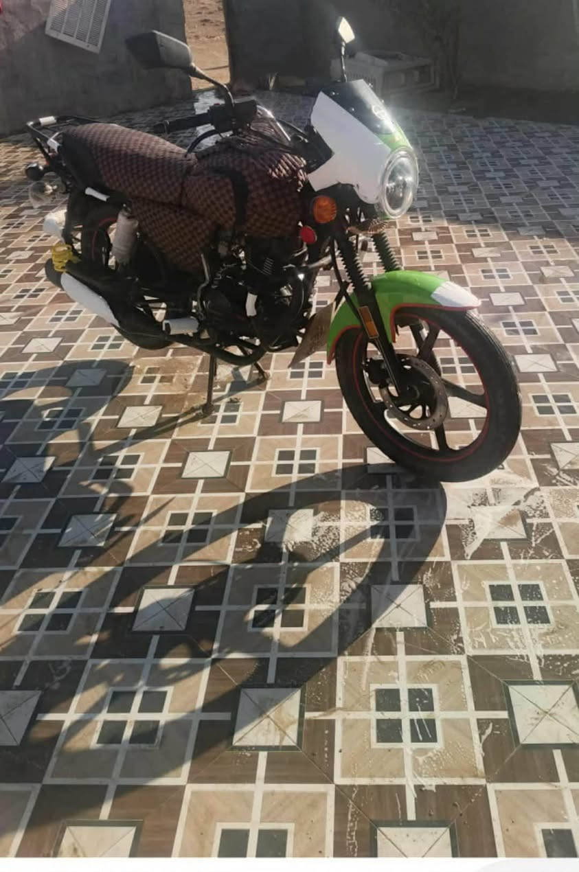 السلام عليكم دراجه دايوان للبيع موديل ٢٣ طالعه ٢٤ اوراق أصولي وكمرك مدفوع مكينه ١٥٠ دراجه كارتون مكان ناصريه سيدخيل الاستفسار اتصل ***********
